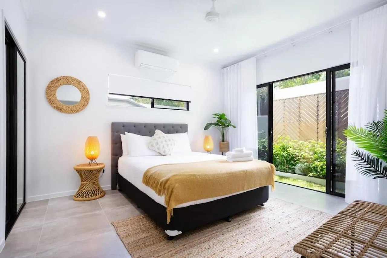 Coastal Villa Edge Hill Holiday home